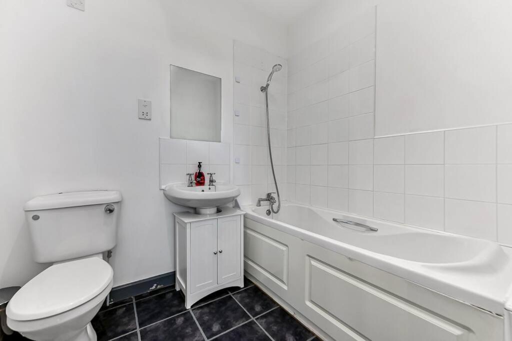 Large Group & Contractor Booking! Duplex W/Parking Милтън Кейнс Екстериор снимка