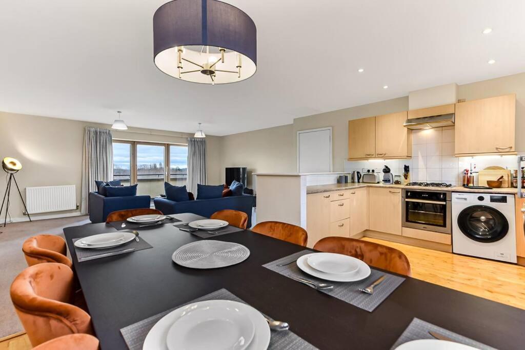 Large Group & Contractor Booking! Duplex W/Parking Милтън Кейнс Екстериор снимка