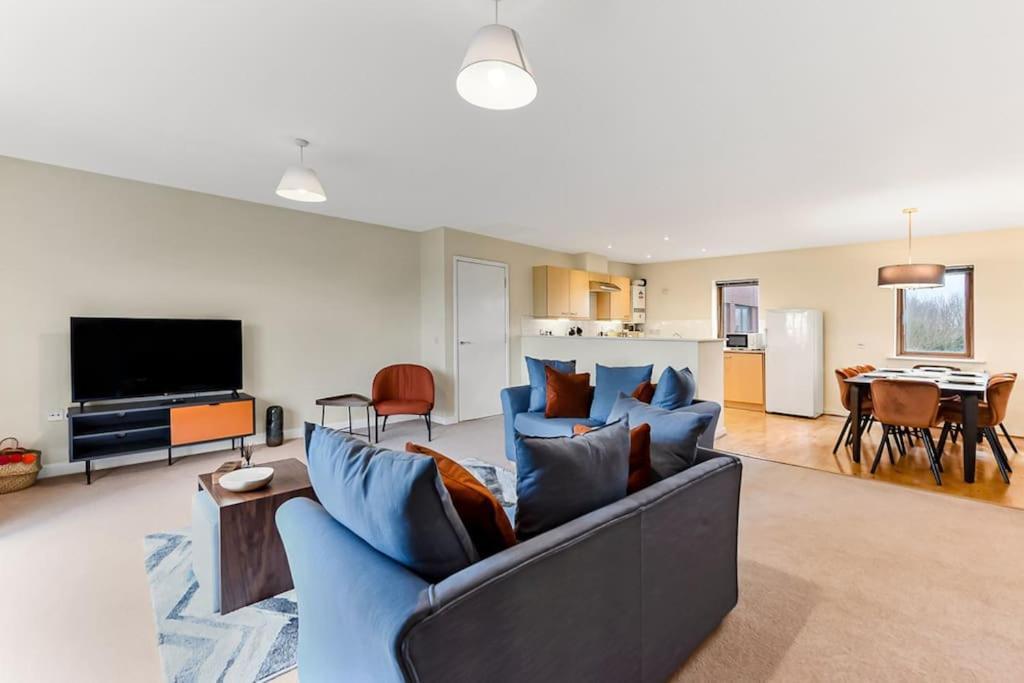 Large Group & Contractor Booking! Duplex W/Parking Милтън Кейнс Екстериор снимка