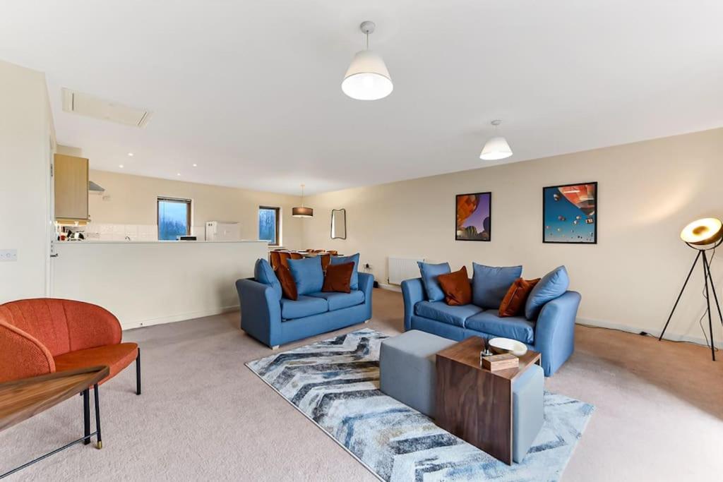 Large Group & Contractor Booking! Duplex W/Parking Милтън Кейнс Екстериор снимка